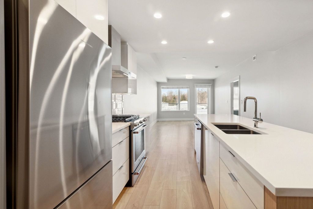 listing image 1104645872354699536
