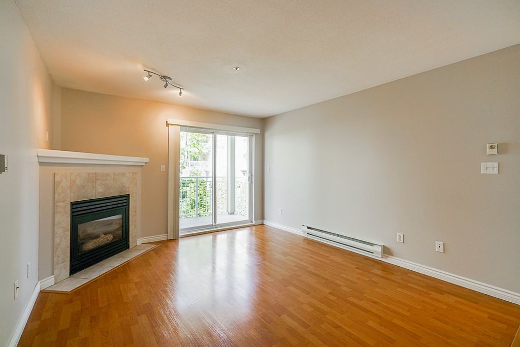 listing image 1103232924786335268