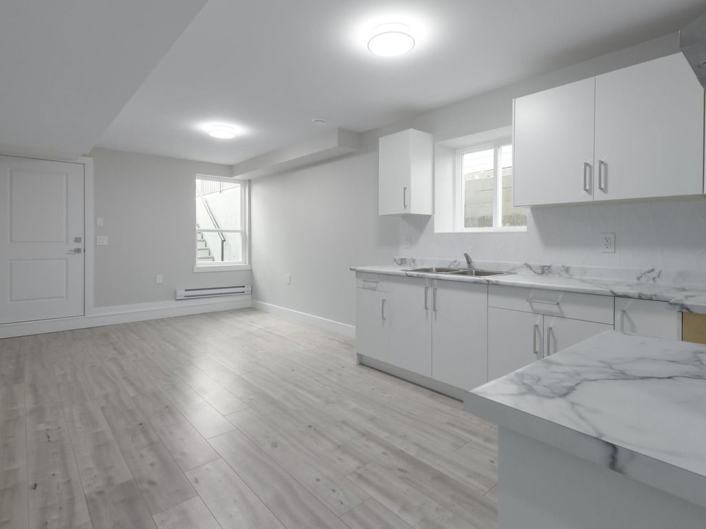 listing image 1100404344039281596