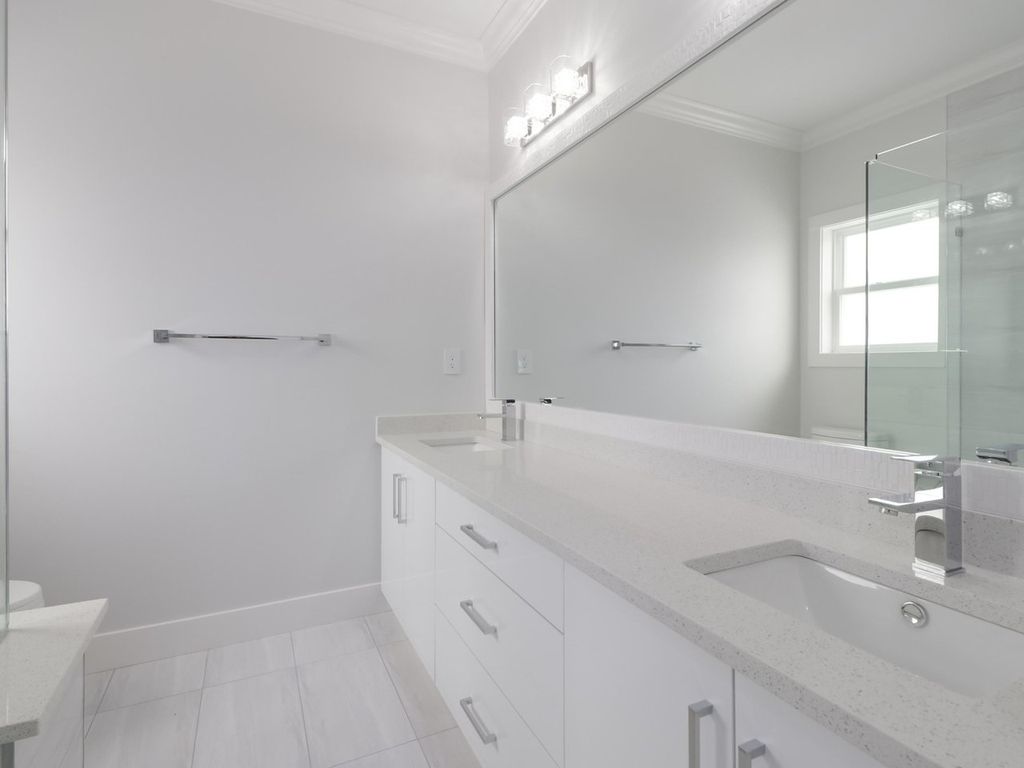 listing image 1102683375618978200