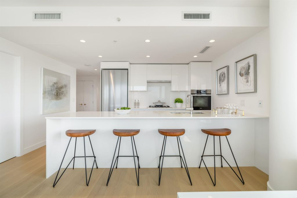 listing image 1105663860737060242
