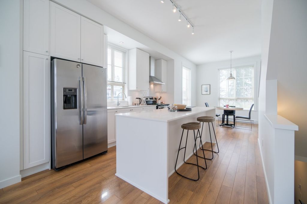 listing image 1103477643126643379