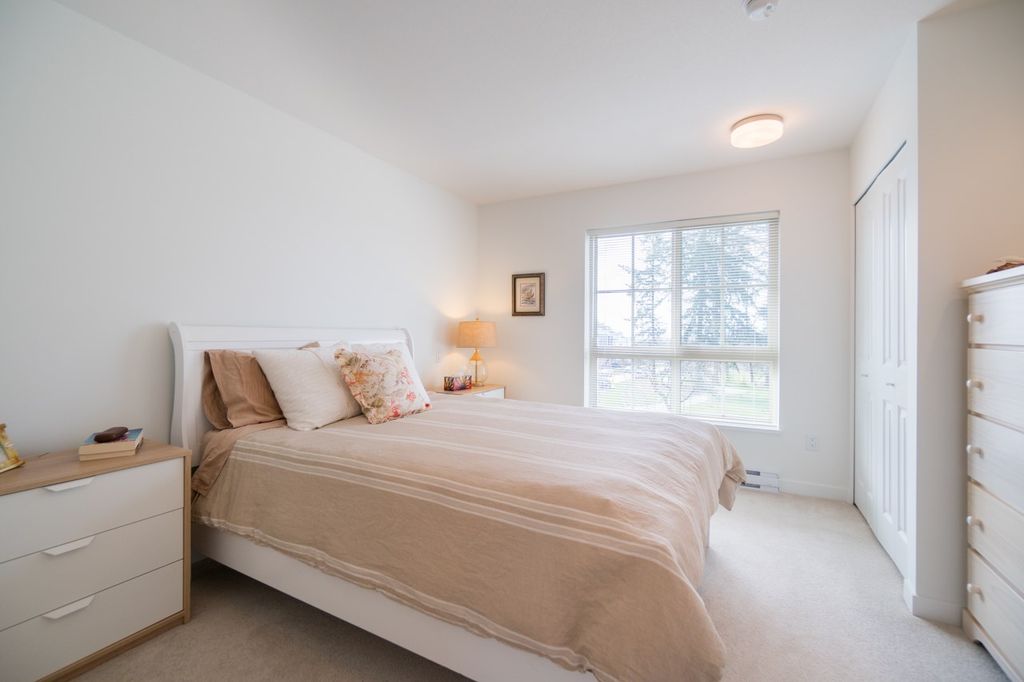 listing image 1104165872877476935