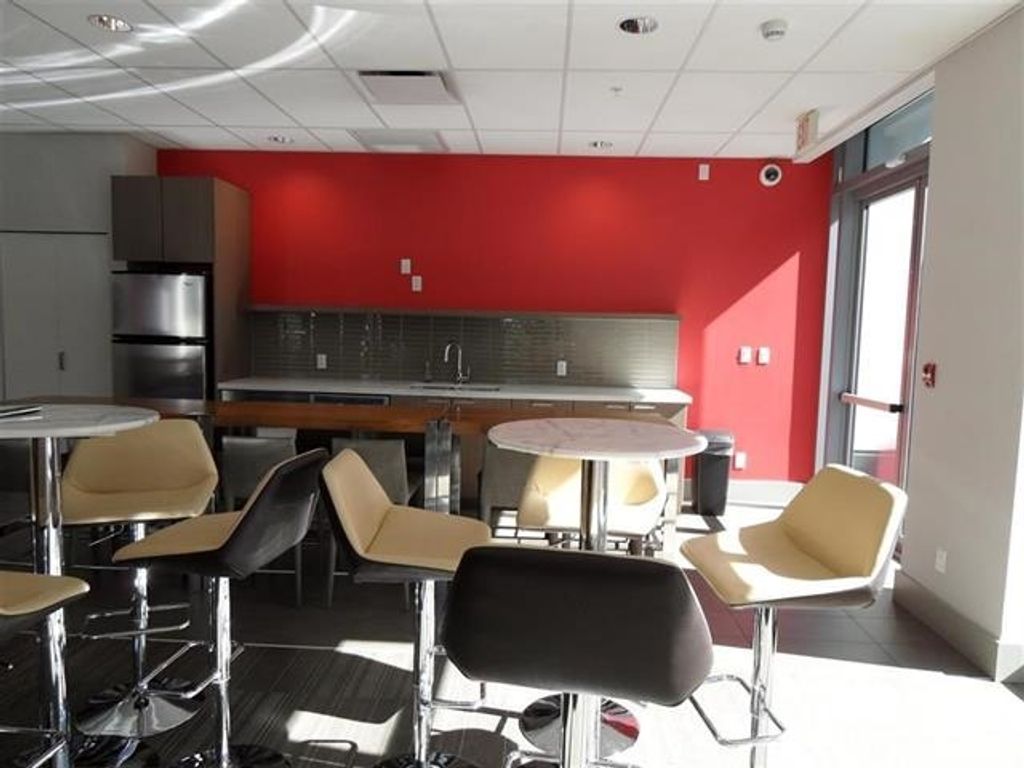 listing image 1102100724768791175