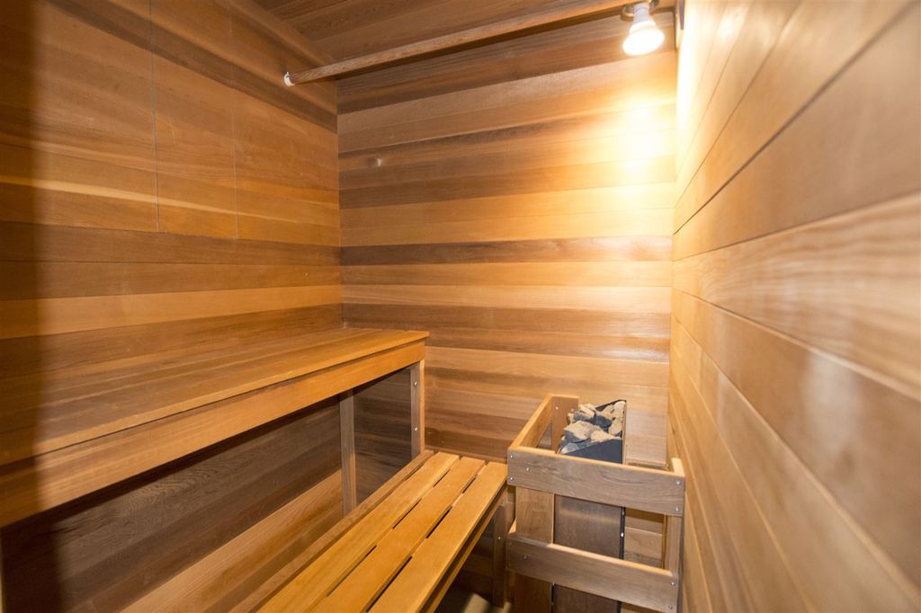 listing image 1105699472080826257