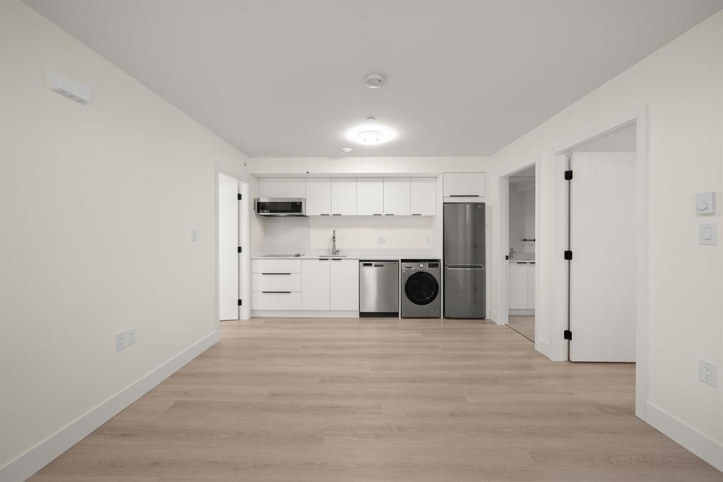 listing image 1104729016083792069