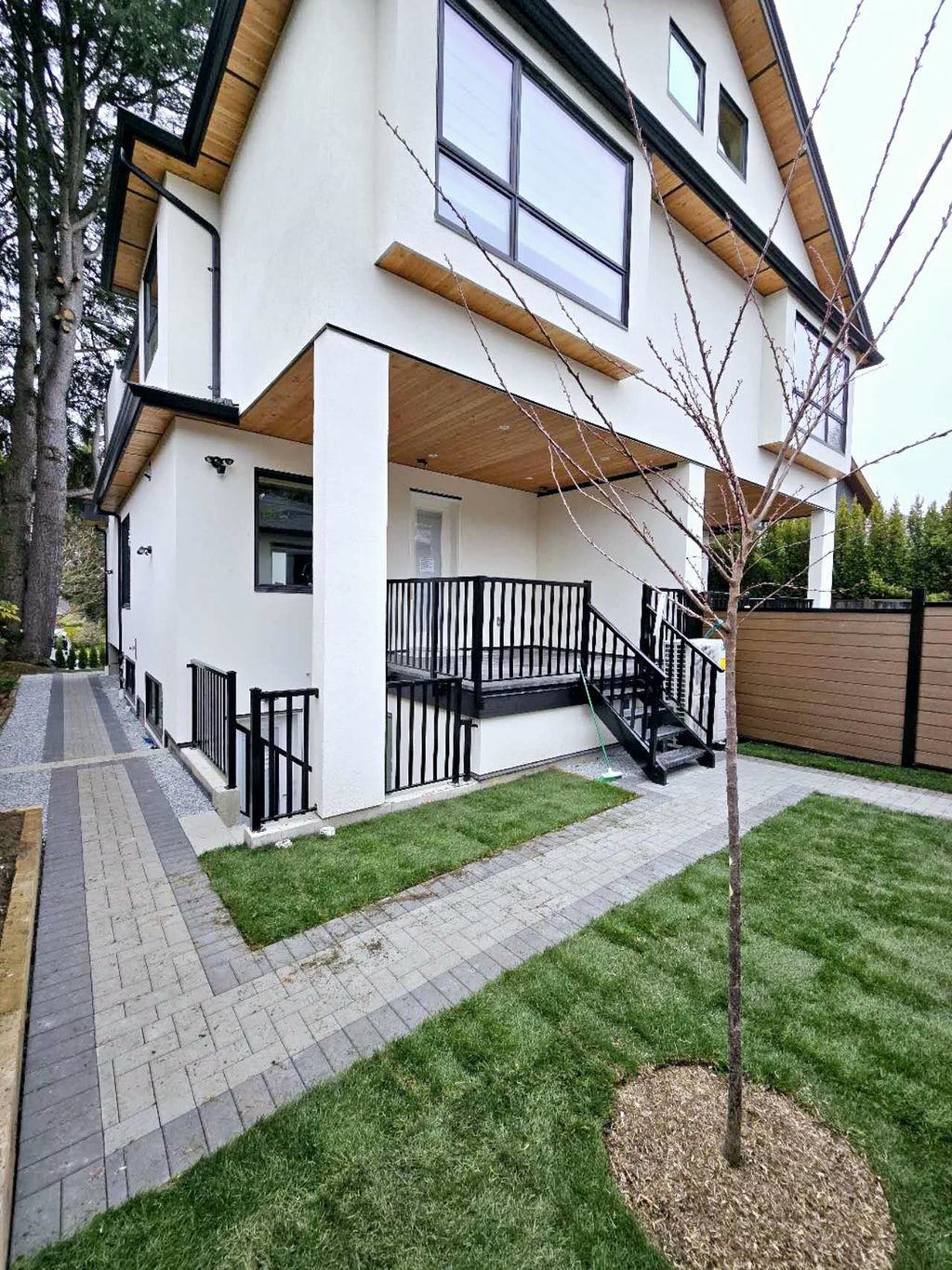 listing image 1108851504976423779