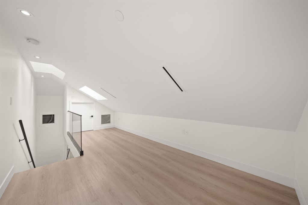 listing image 1109804085785128793