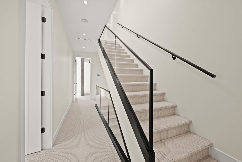 listing image 1109960537768298511