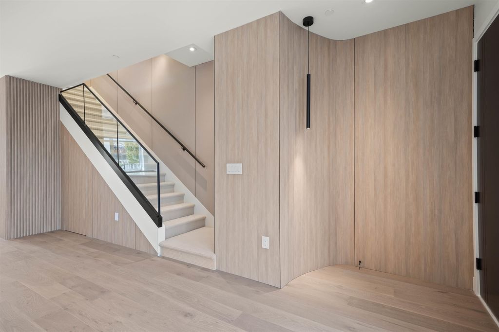listing image 1102443981896508548