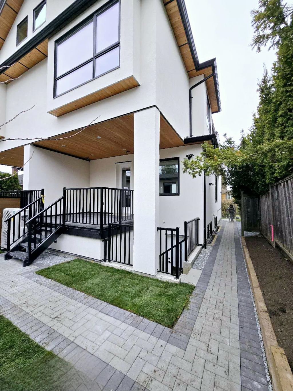 listing image 1106650072845354220