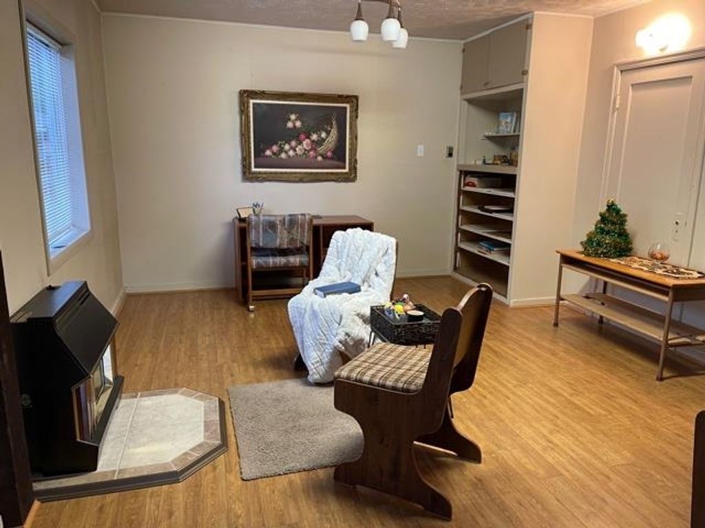 listing image 1101130711674294344