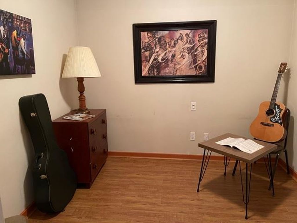 listing image 1104539044432588395