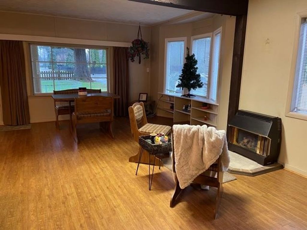 listing image 1104565555206452040