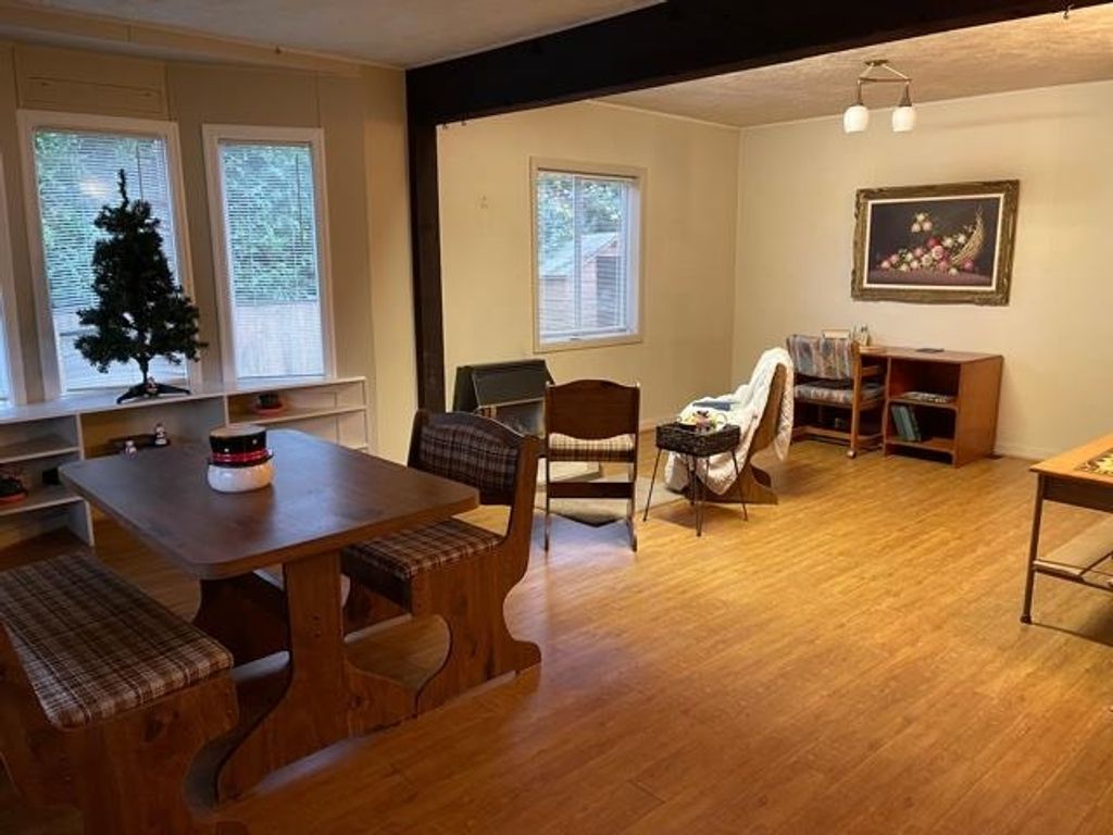 listing image 1100819304590658299