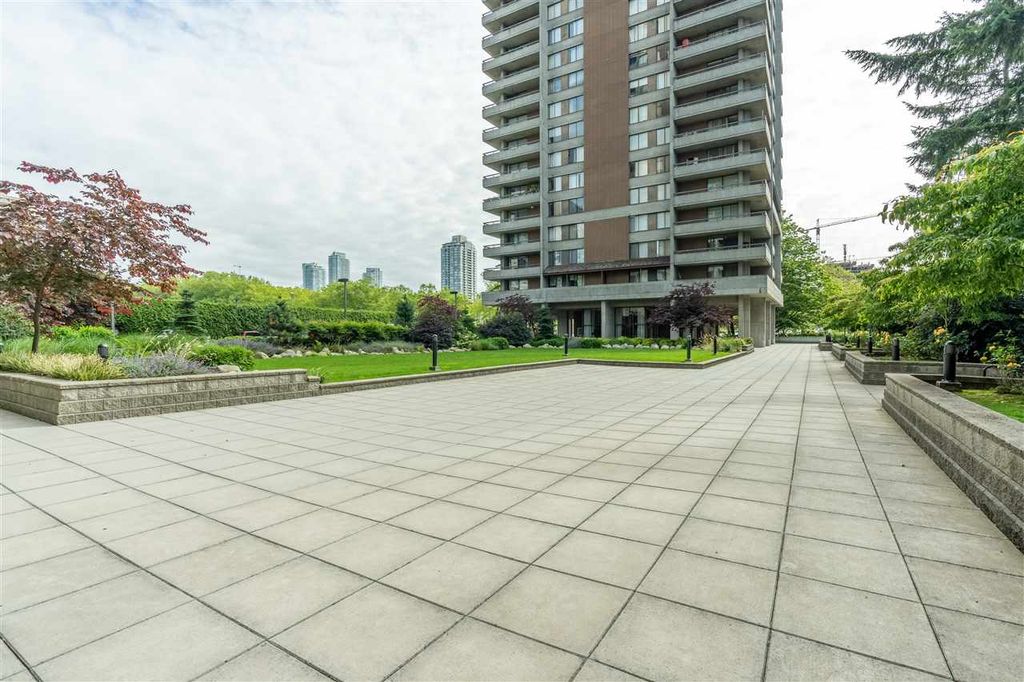 listing image 1104740297671936122