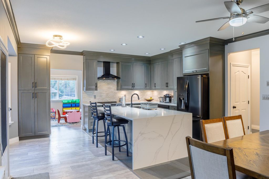 listing image 1104733191744412405