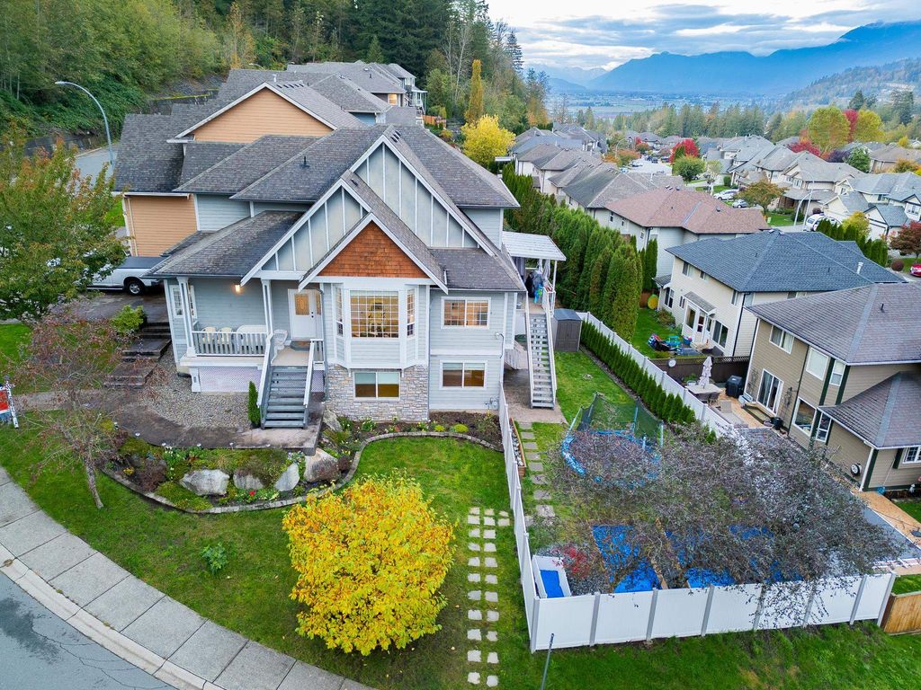 listing image 1102398759303476738