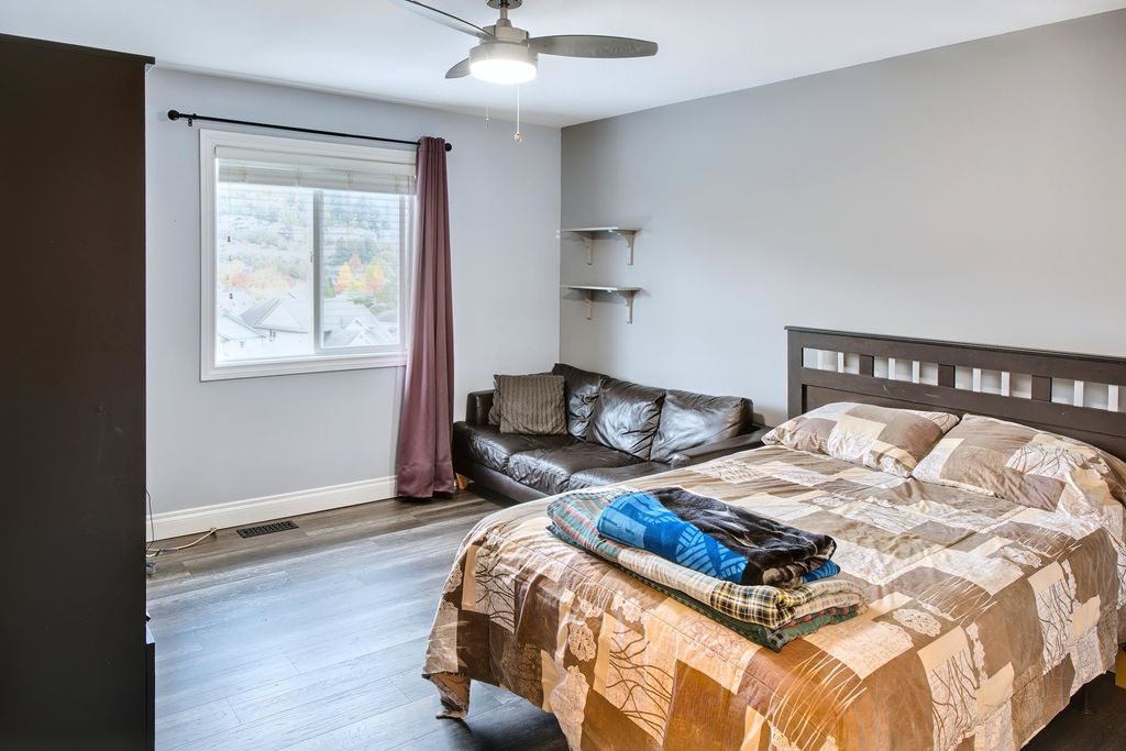 listing image 1106323133860952503