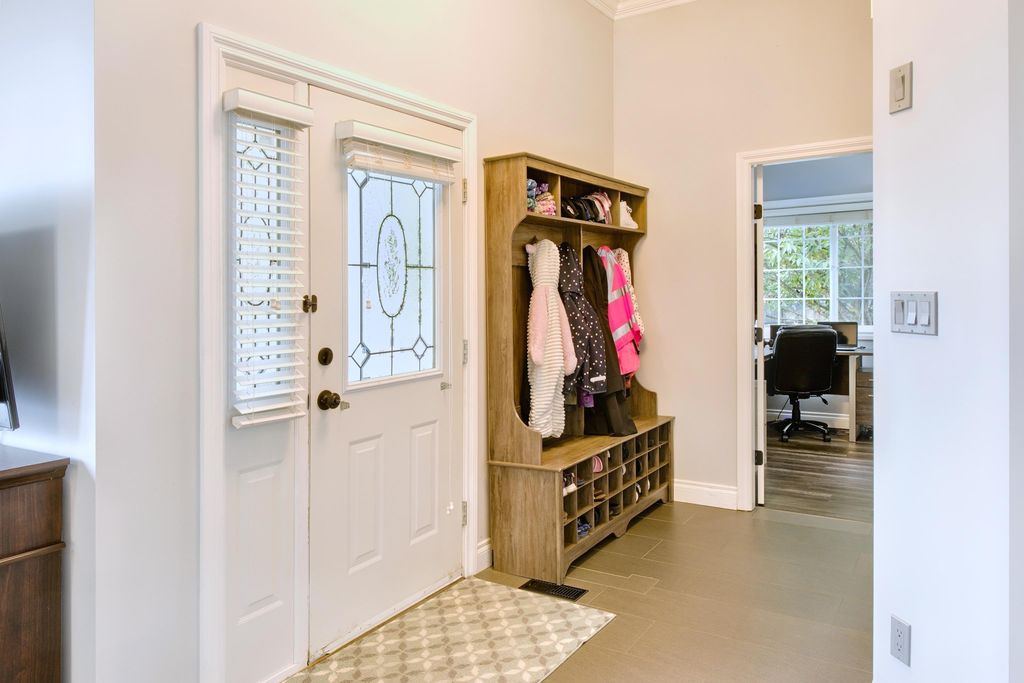 listing image 1102503363399822937