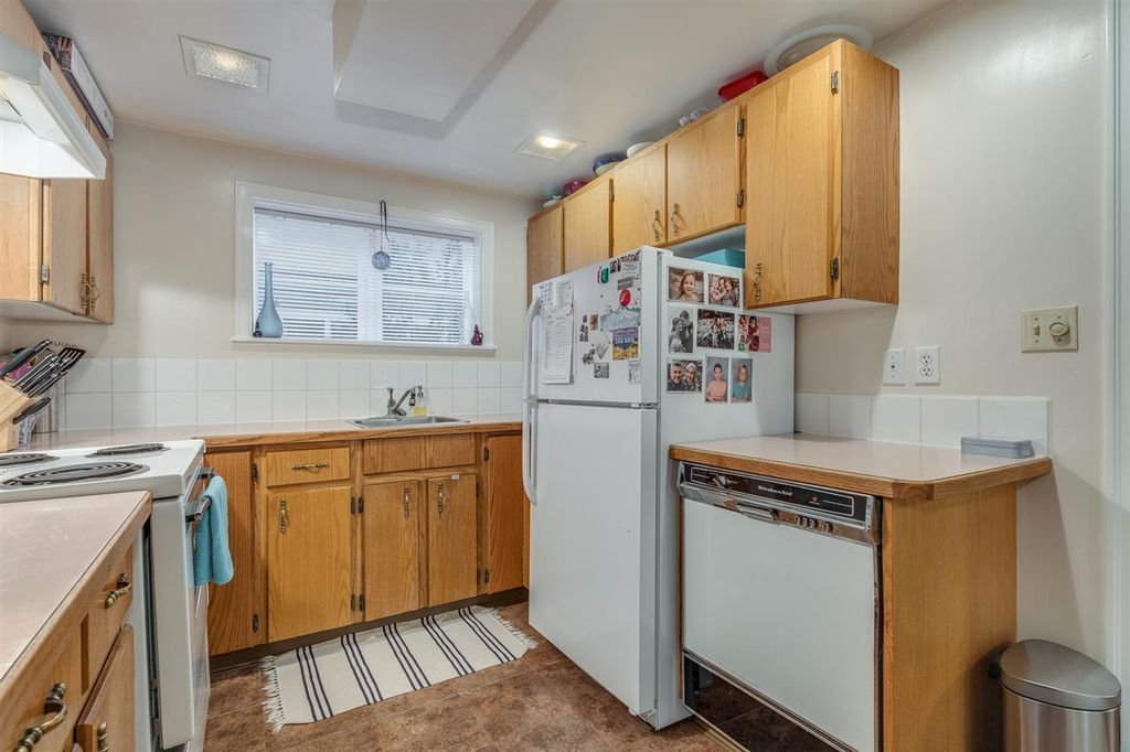 listing image 1106372023289068041