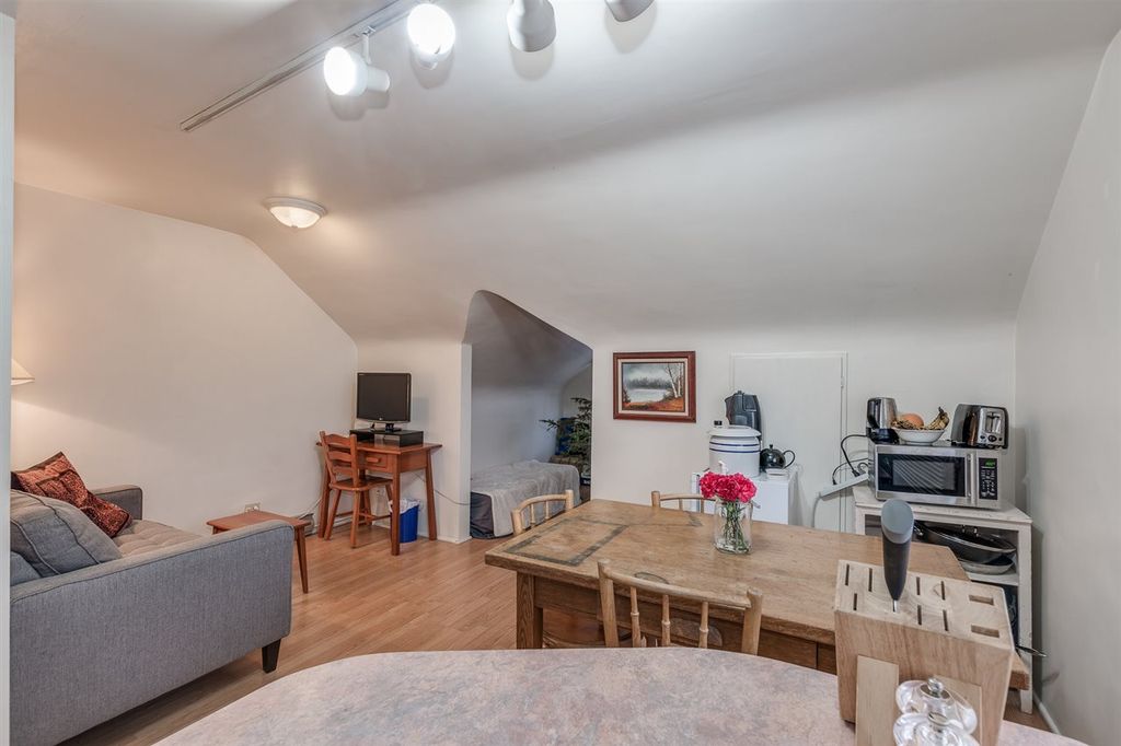 listing image 1105600424683240268