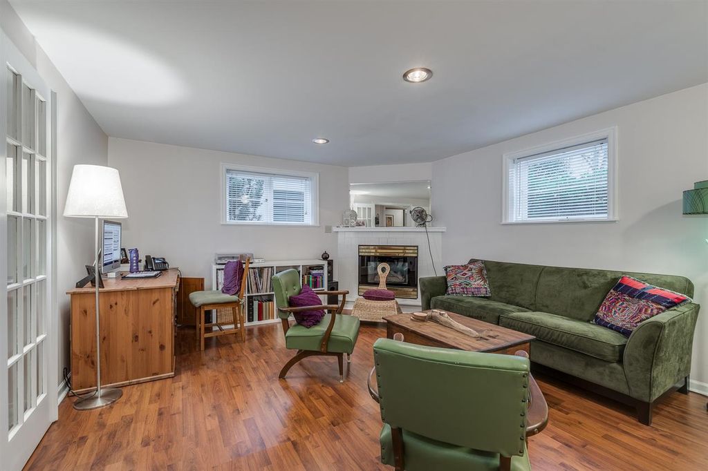 listing image 1103011828935059906
