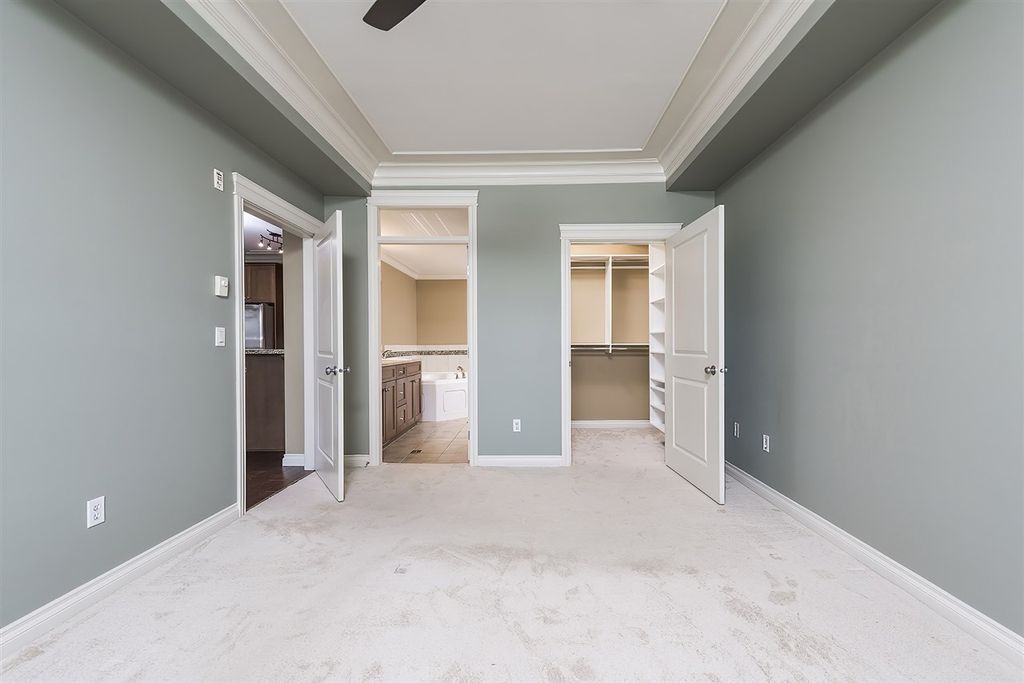 listing image 1101011598378524923