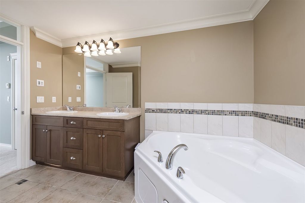 listing image 1100598709450443174
