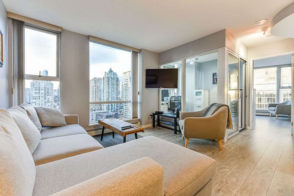 listing image 1106479159932230352