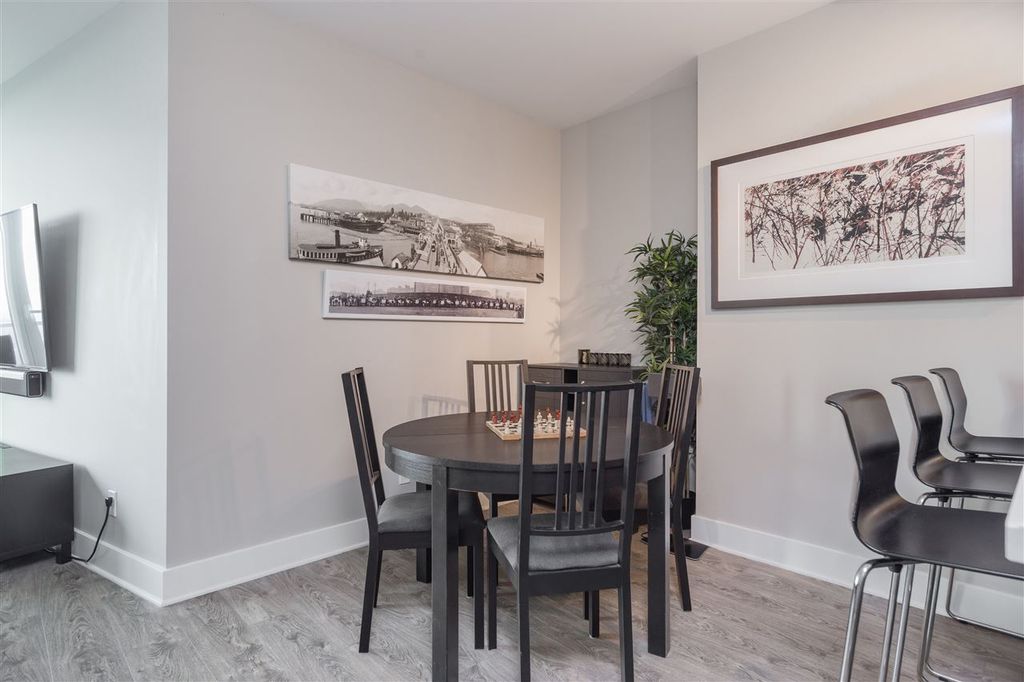 listing image 1103390089641979536