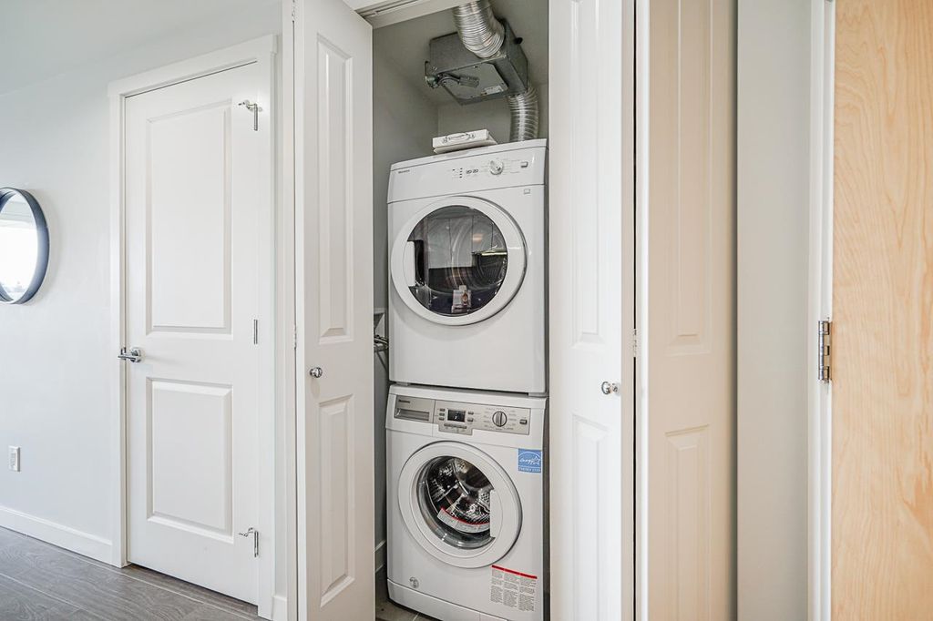 listing image 1103476113459654629