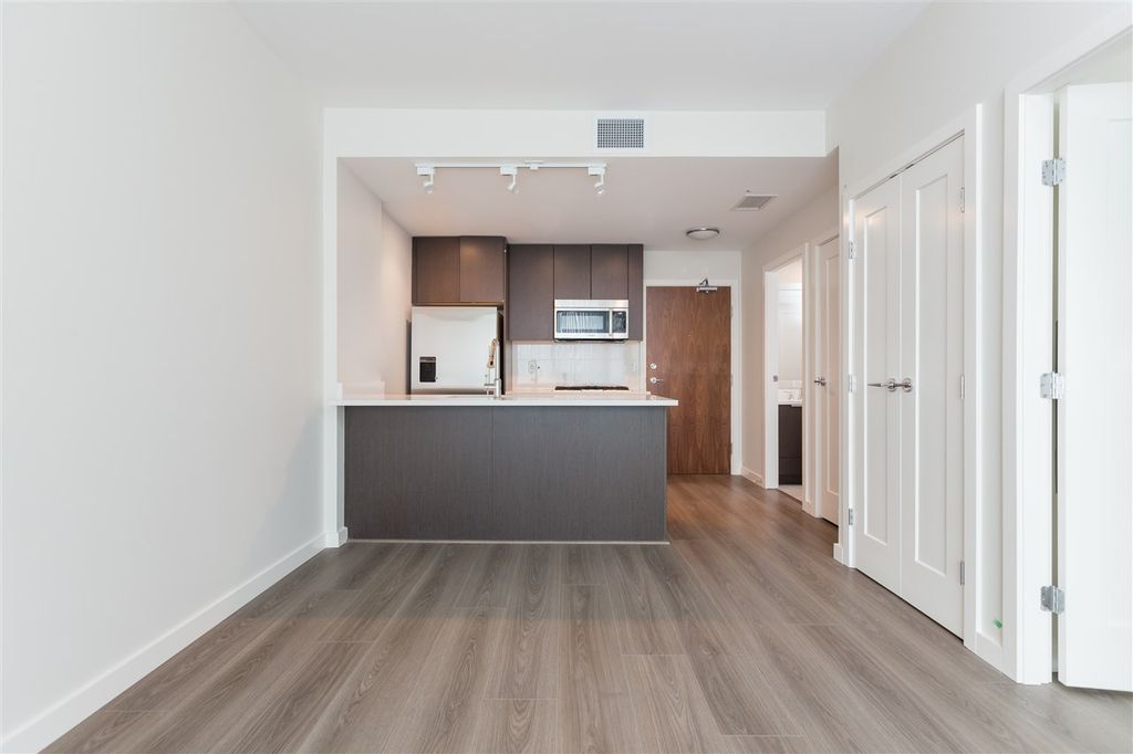 listing image 1106385821458822411