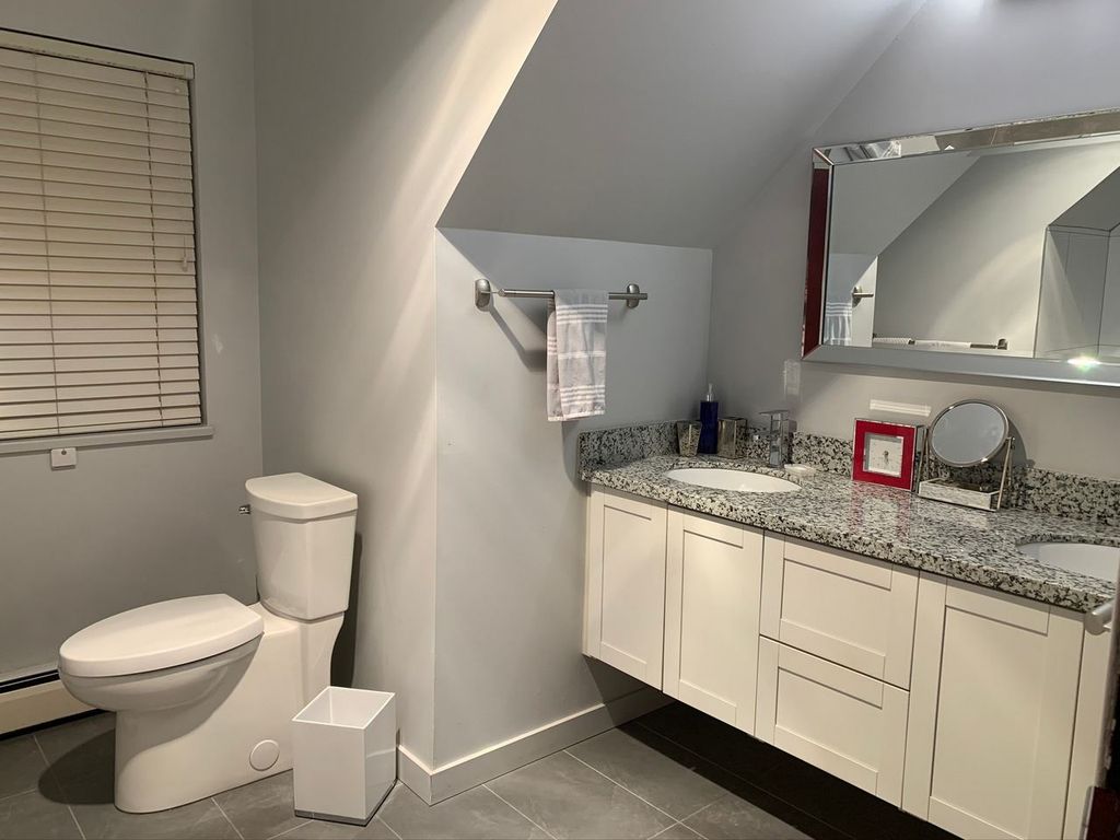 listing image 1100943659452354774