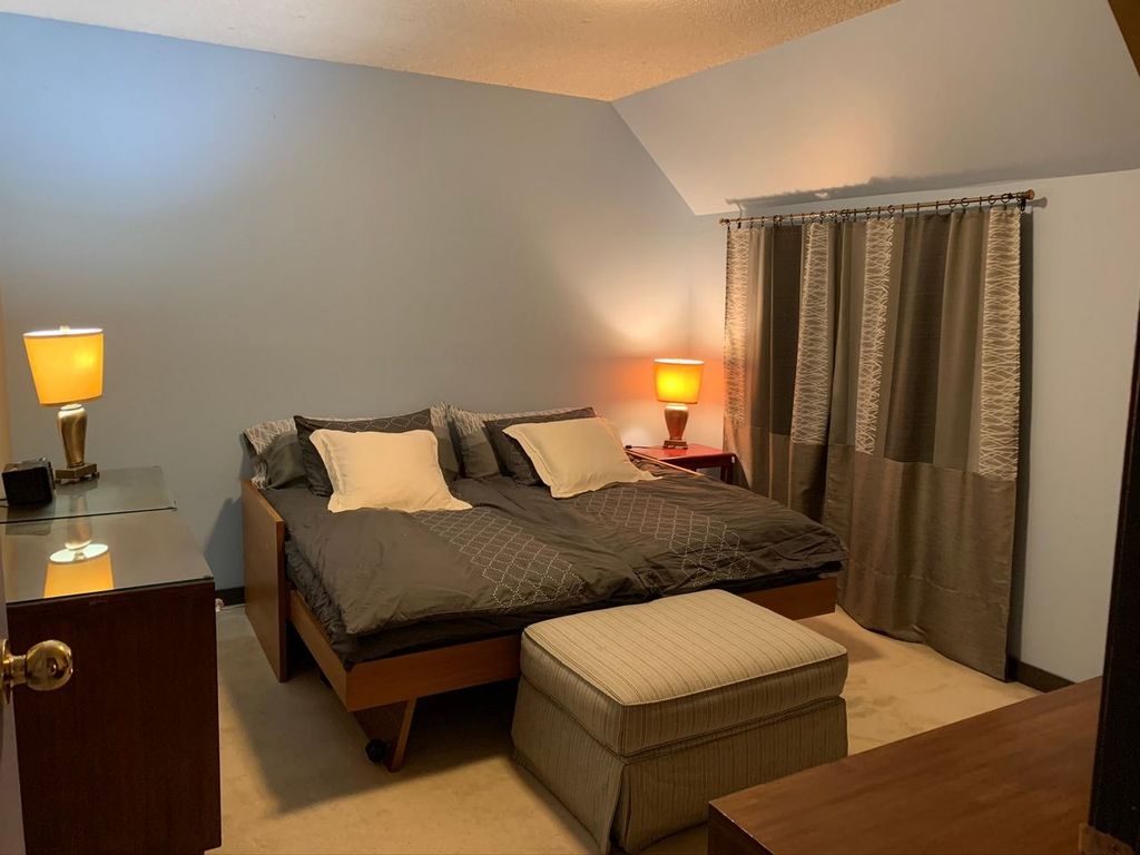 listing image 1106170080132638729