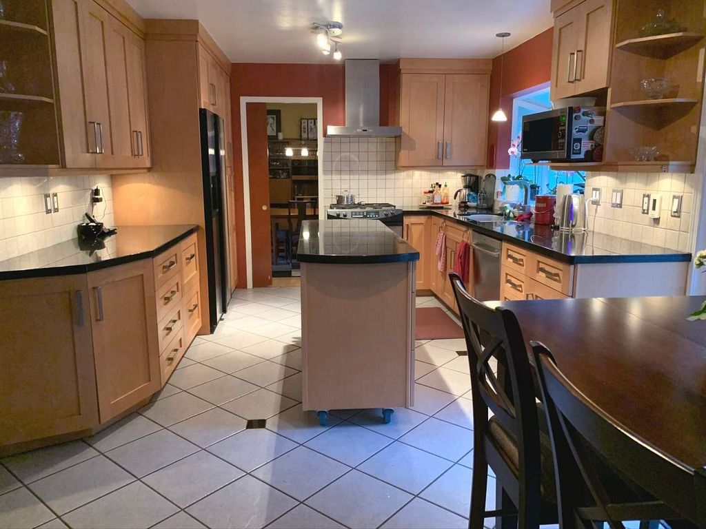 listing image 1104155368256459003
