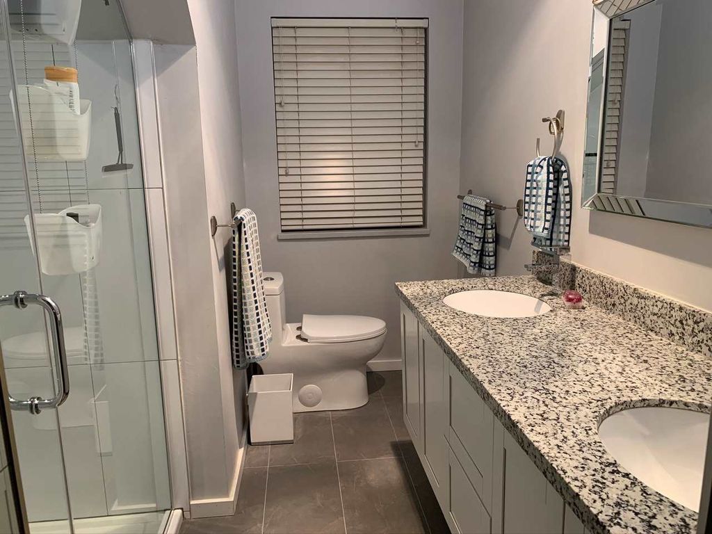 listing image 1104350599513250336