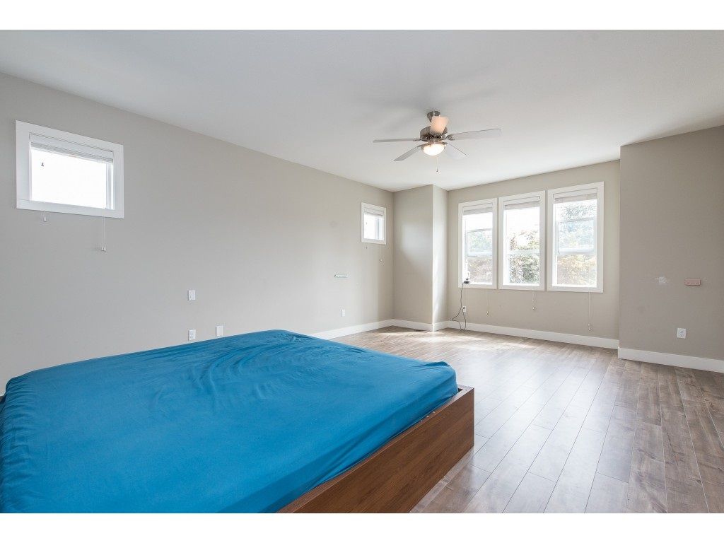 listing image 1101759370793803856