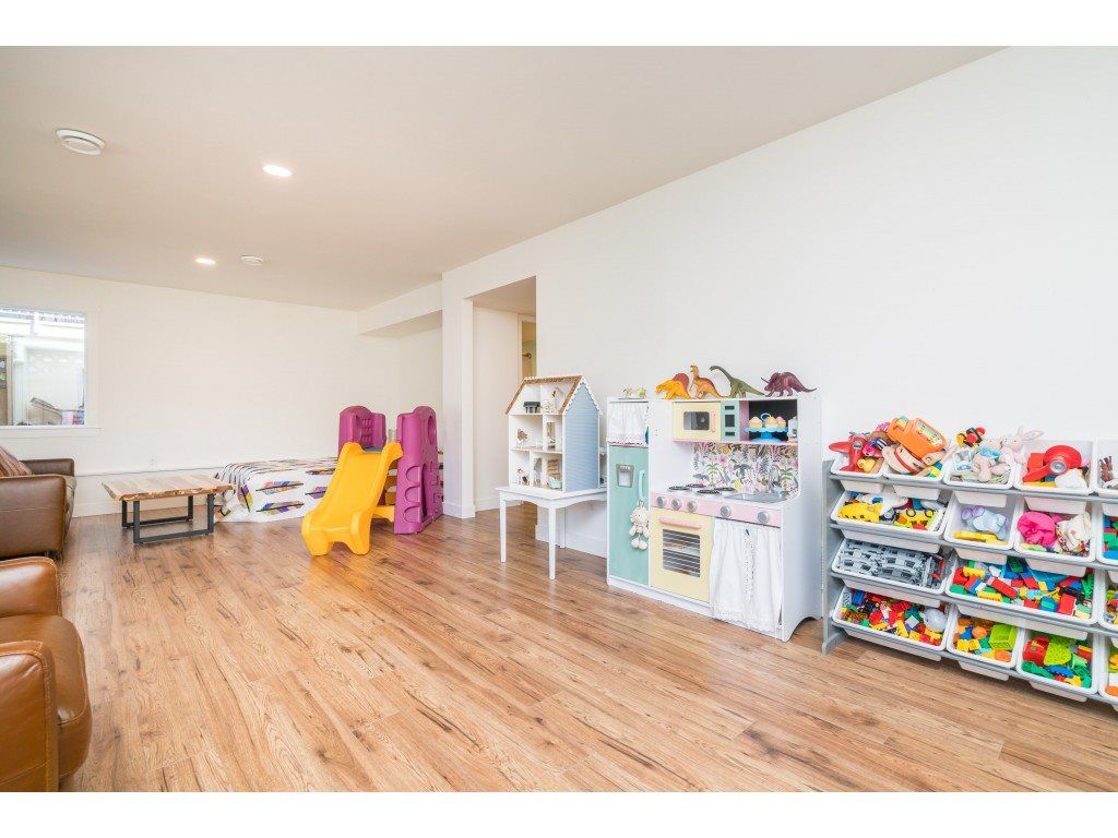 listing image 1101370718656911875