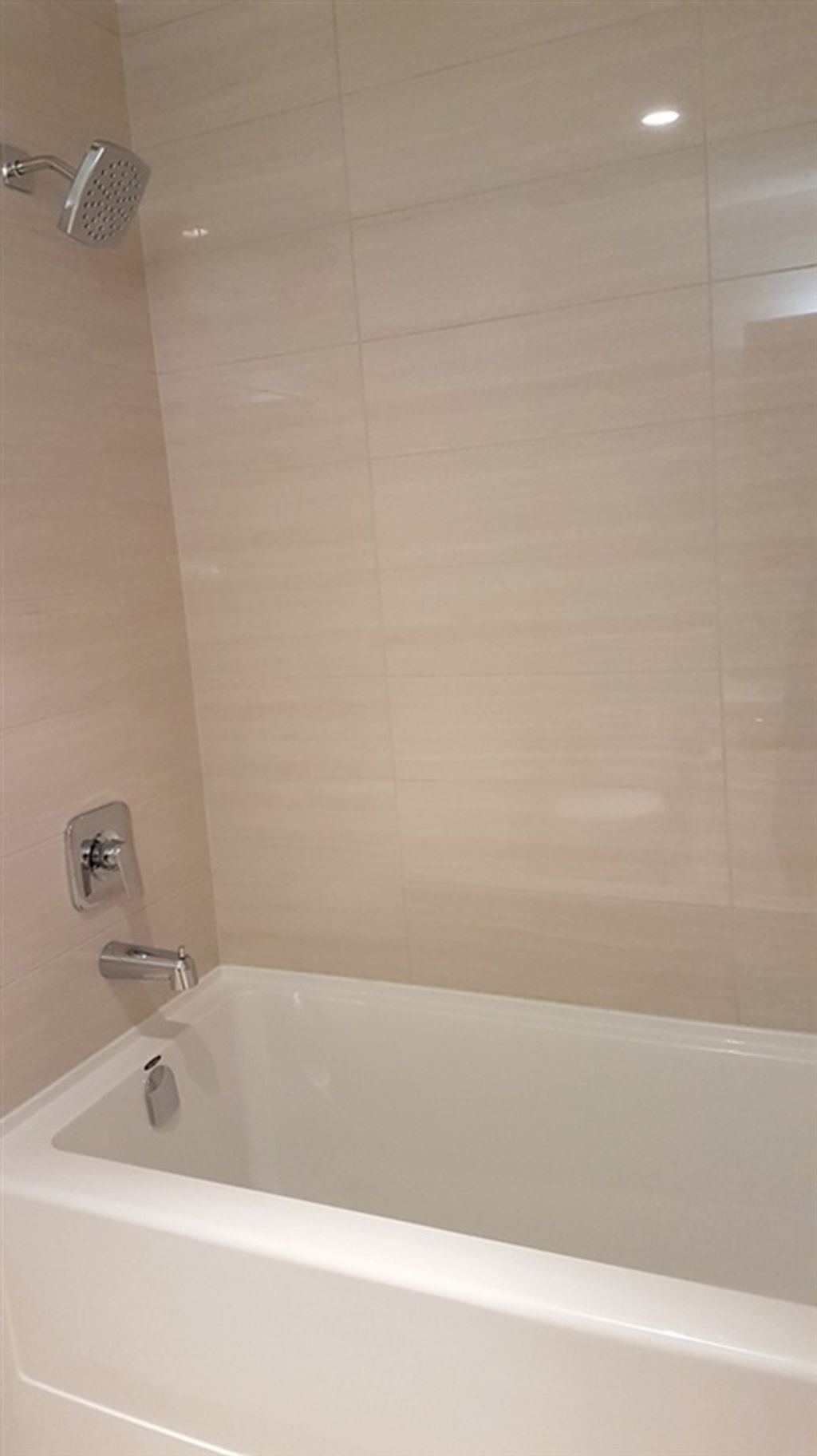 listing image 1105171169932671880