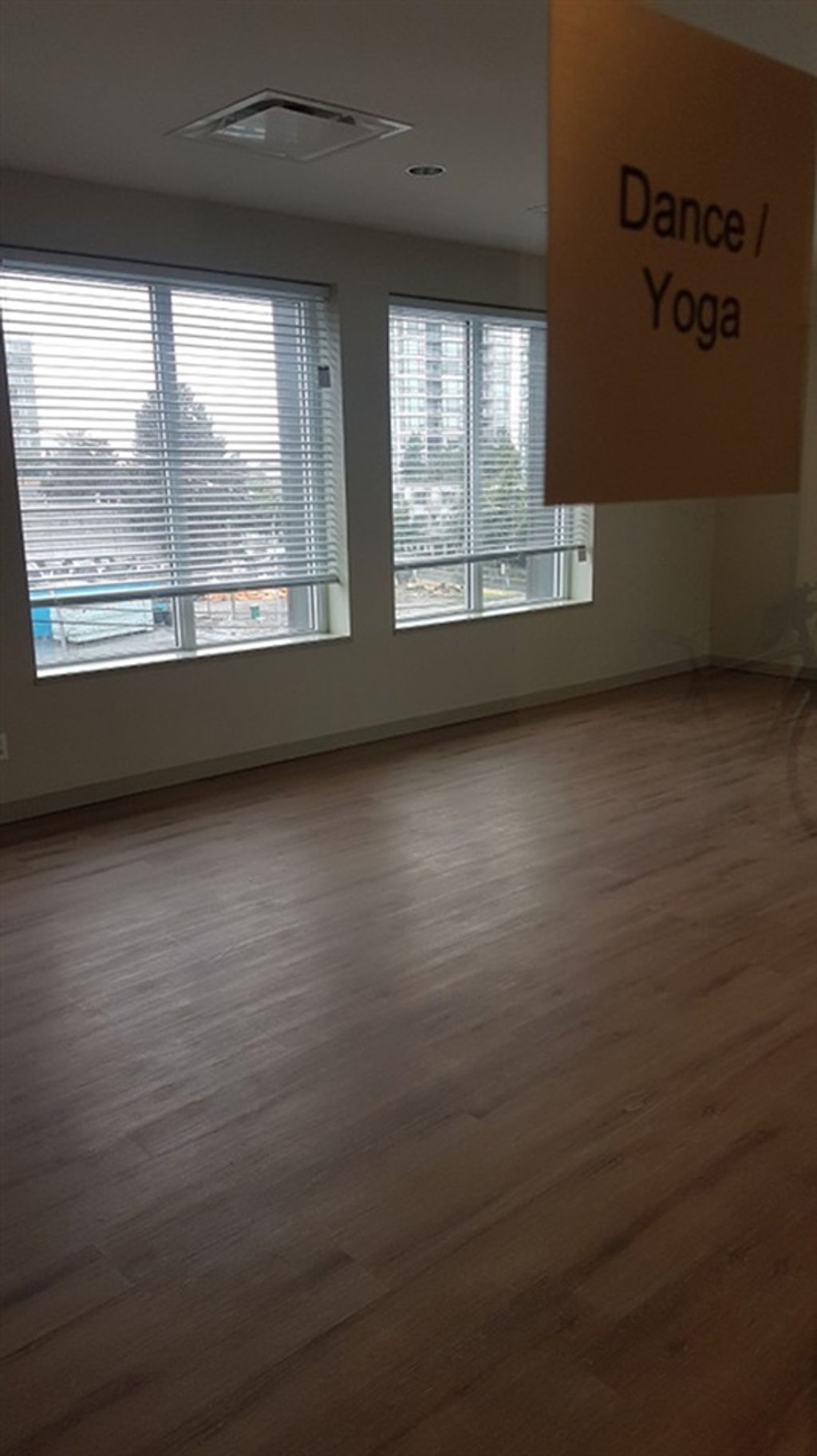 listing image 1106282586386592583