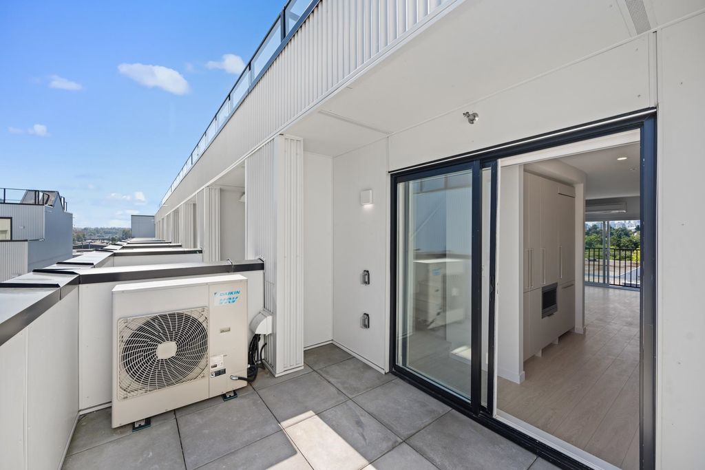 listing image 1106084606129590513