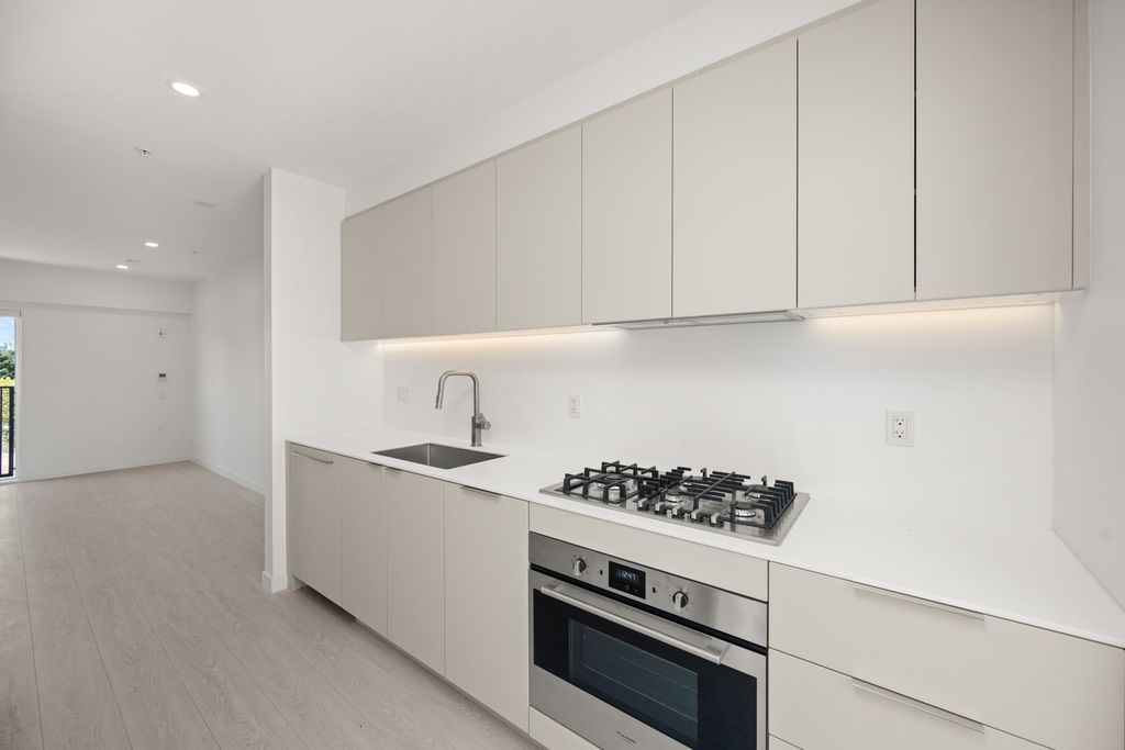 listing image 1105303599242690893