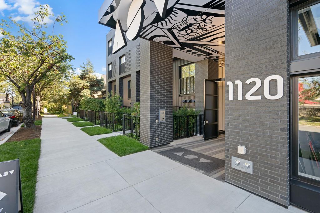 listing image 1105379350135803245
