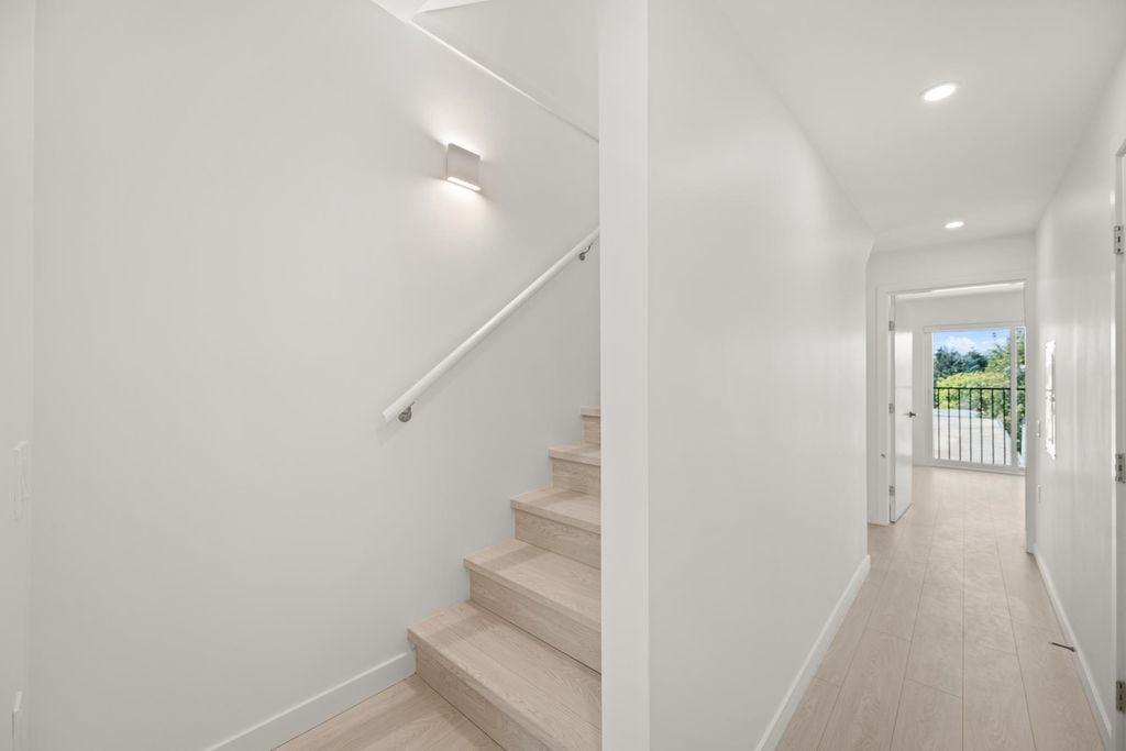 listing image 1109943559458881424