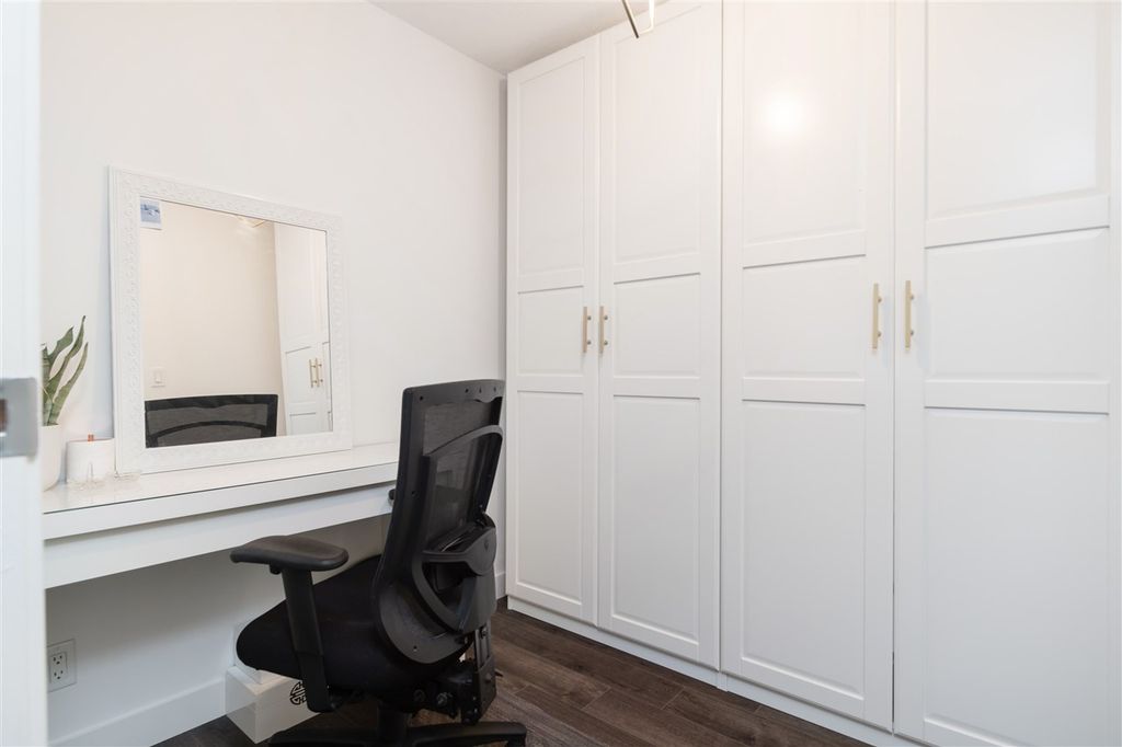 listing image 1108059761968942947