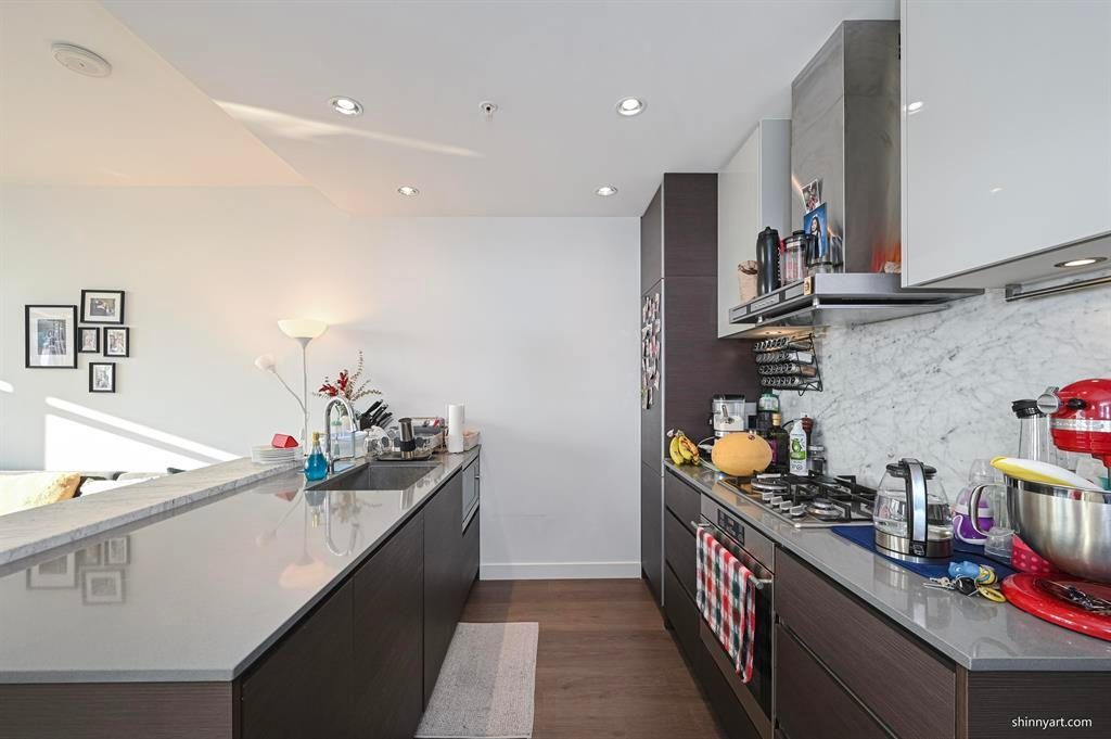 listing image 1106487523901501835