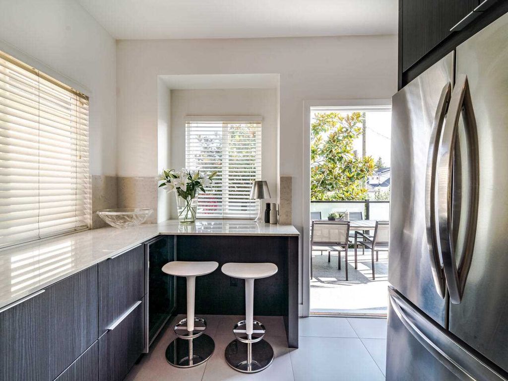 listing image 1109461253723596538