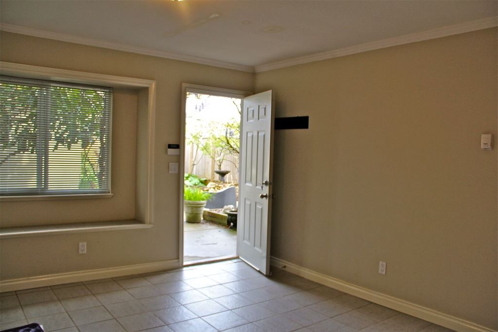 listing image 1109155828749375210