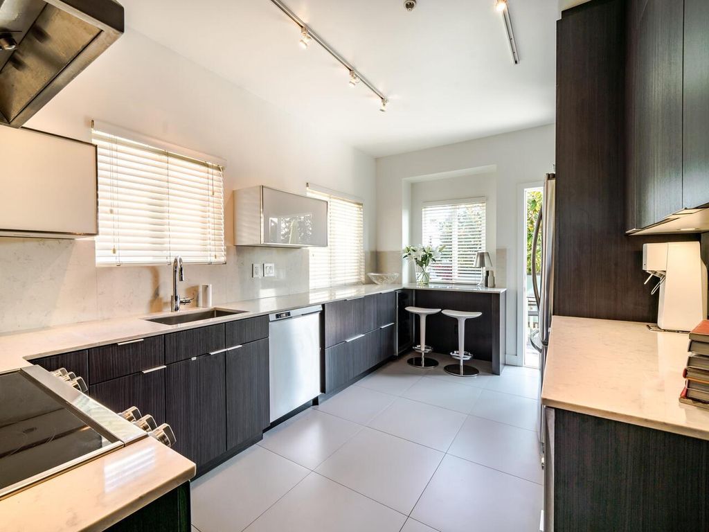 listing image 1109010158321791506